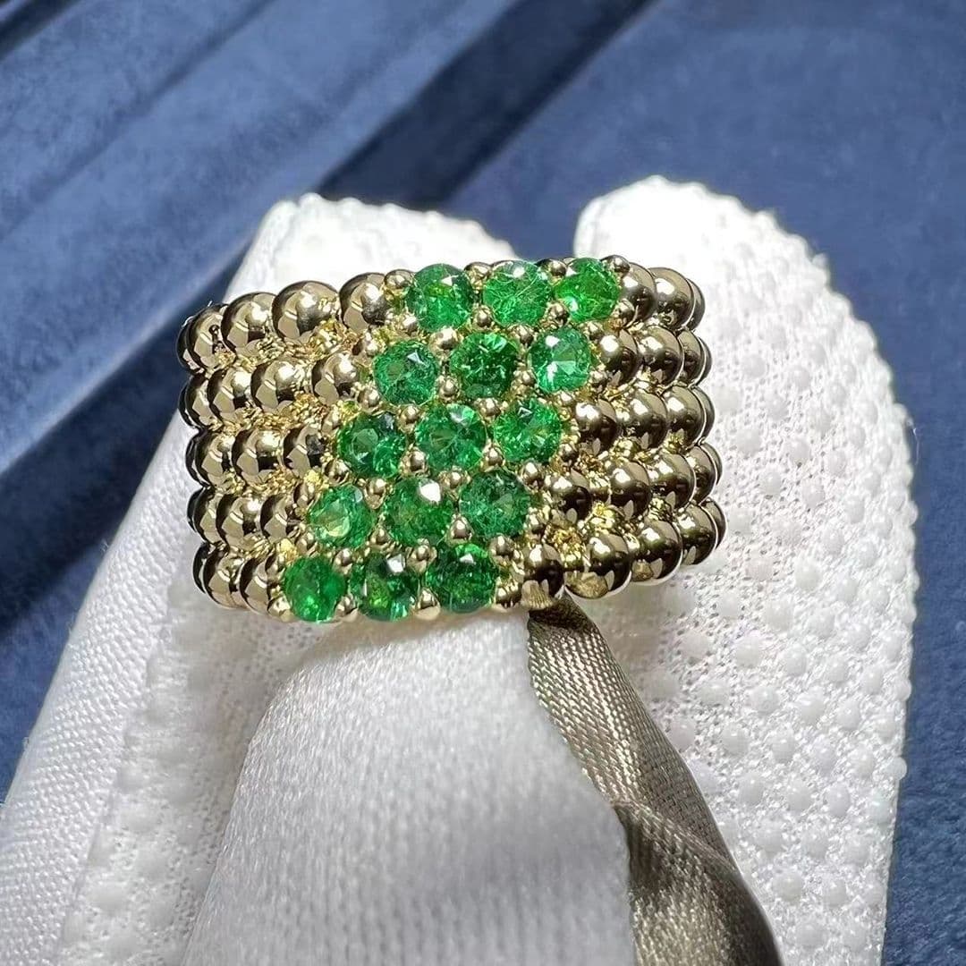 van cleef arpels perlee couleurs 18k yellow gold 5 rows emerald ring vcarp7tw00