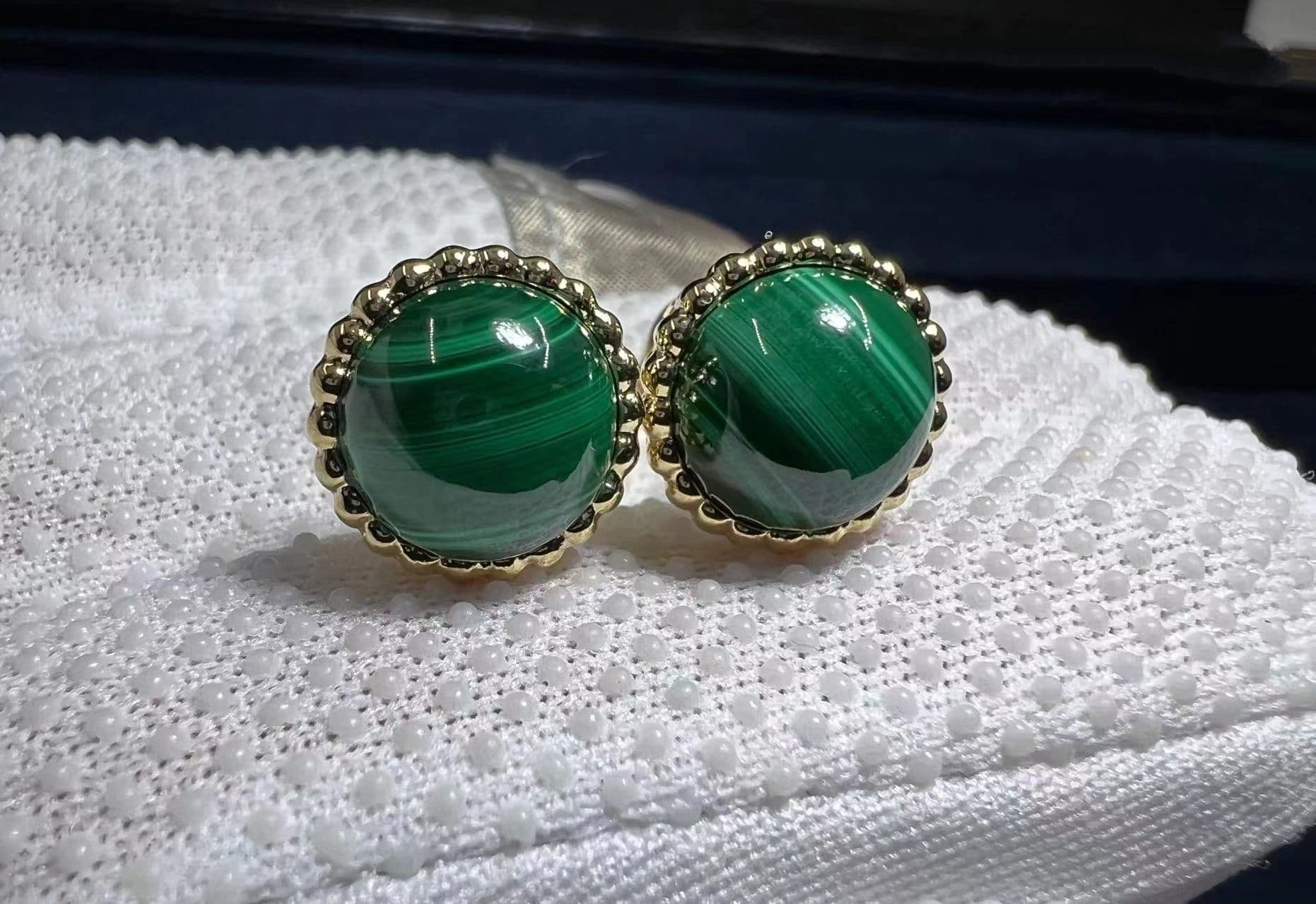 van cleef arpels perlee couleurs malachite 18k yellow gold stud earrings vcarp4ds00 3