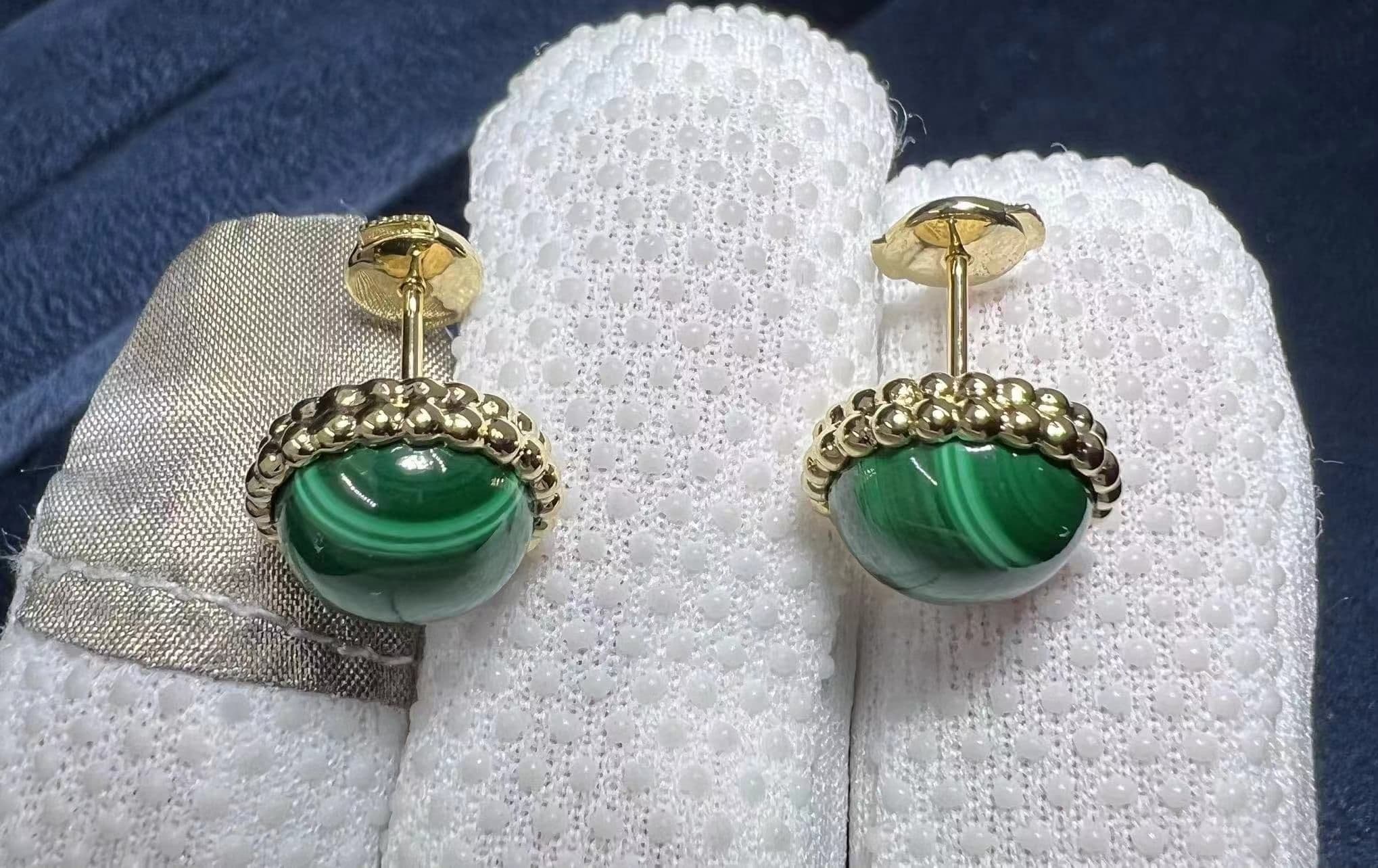 van cleef arpels perlee couleurs malachite 18k yellow gold stud earrings vcarp4ds00 5