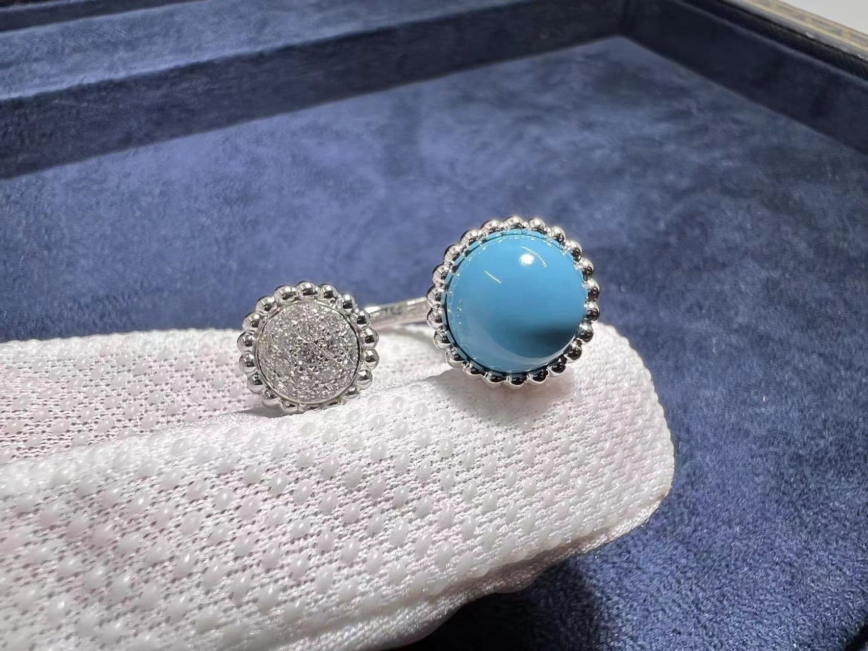 van cleef arpels perlee couleurs turquoise diamonds 18k white gold between the finger ring vcaro9sw00 8