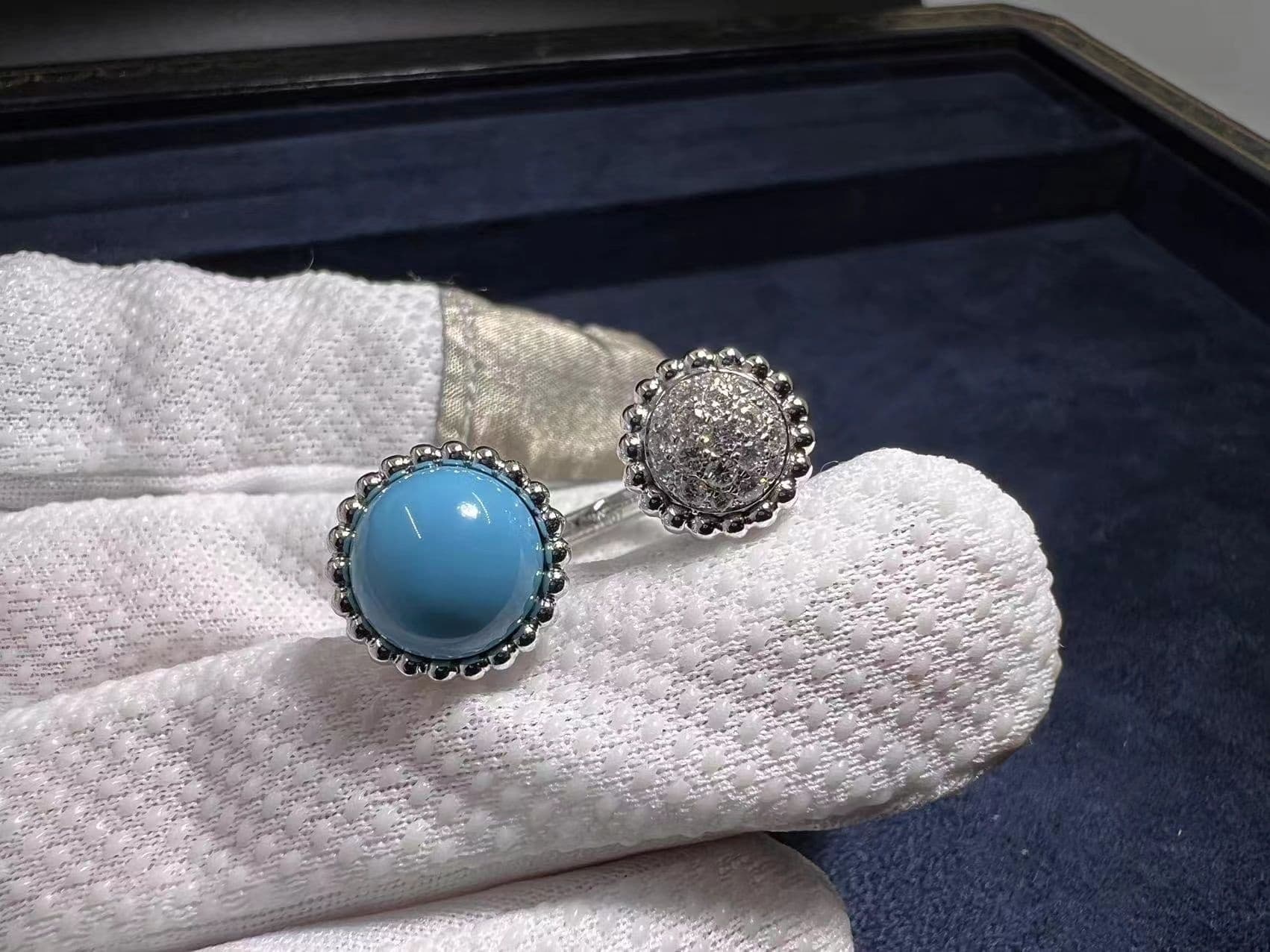 van cleef arpels perlee couleurs turquoise diamonds 18k white gold between the finger ring vcaro9sw00