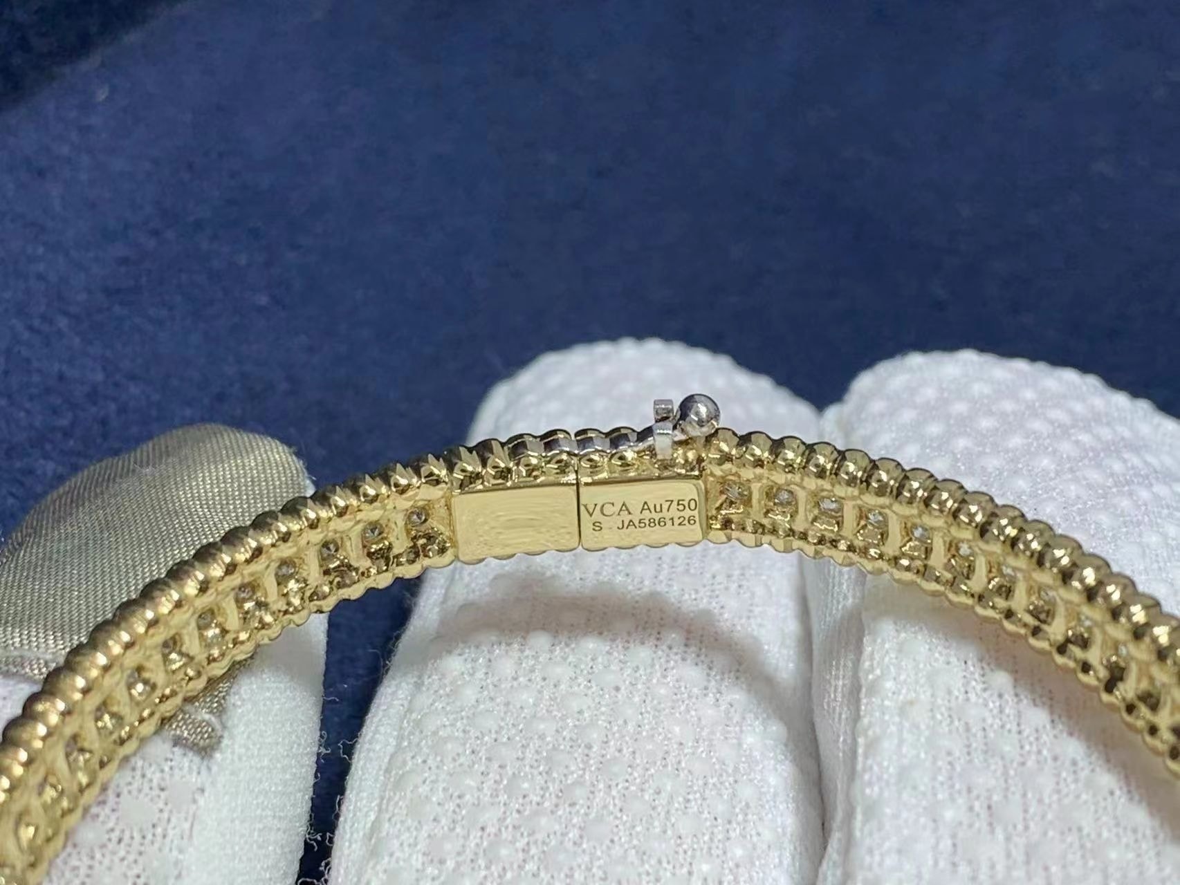 van cleef arpels perlee diamonds 1 row 18k yellow gold bangle bracelet vcarp27b00 1