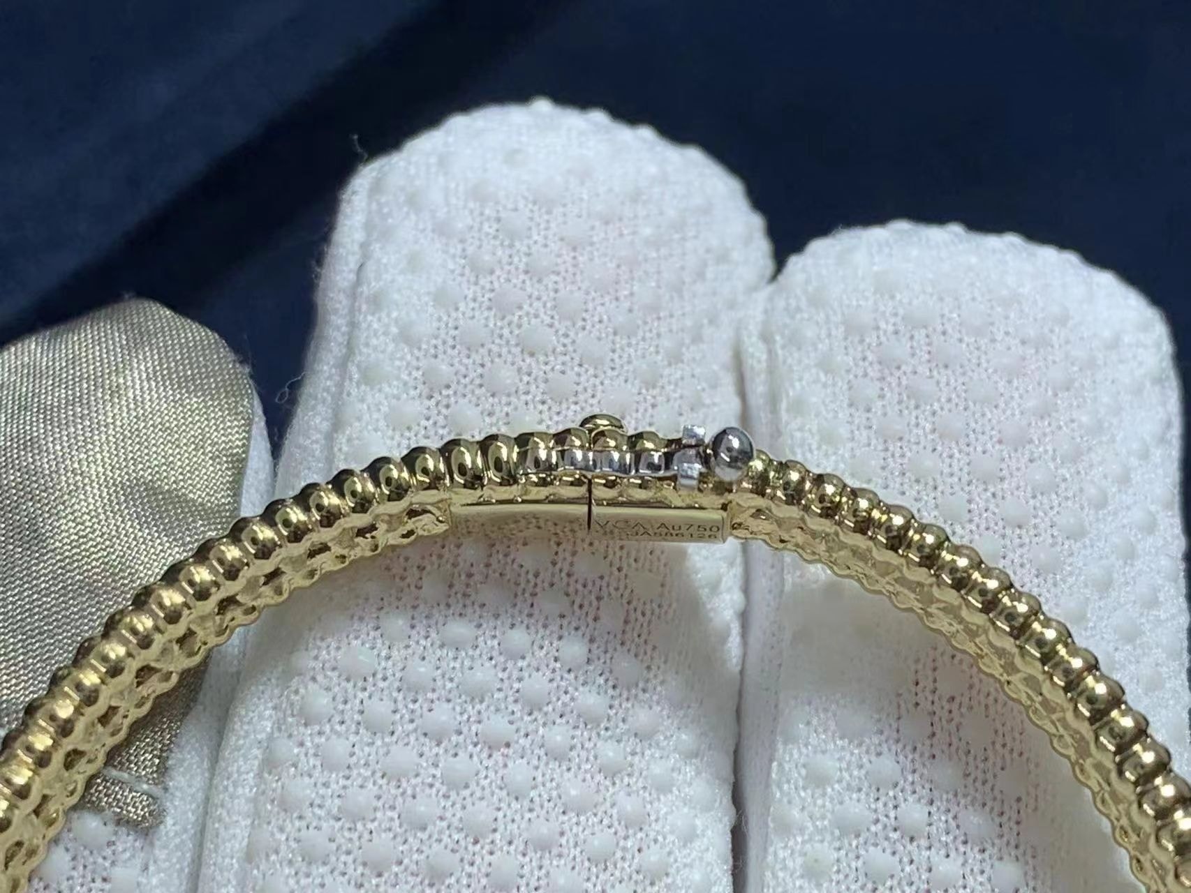 van cleef arpels perlee diamonds 1 row 18k yellow gold bangle bracelet vcarp27b00 2