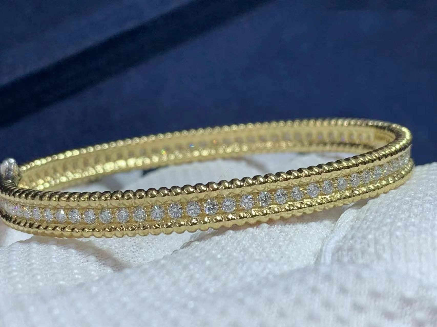 van cleef arpels perlee diamonds 1 row 18k yellow gold bangle bracelet vcarp27b00 3