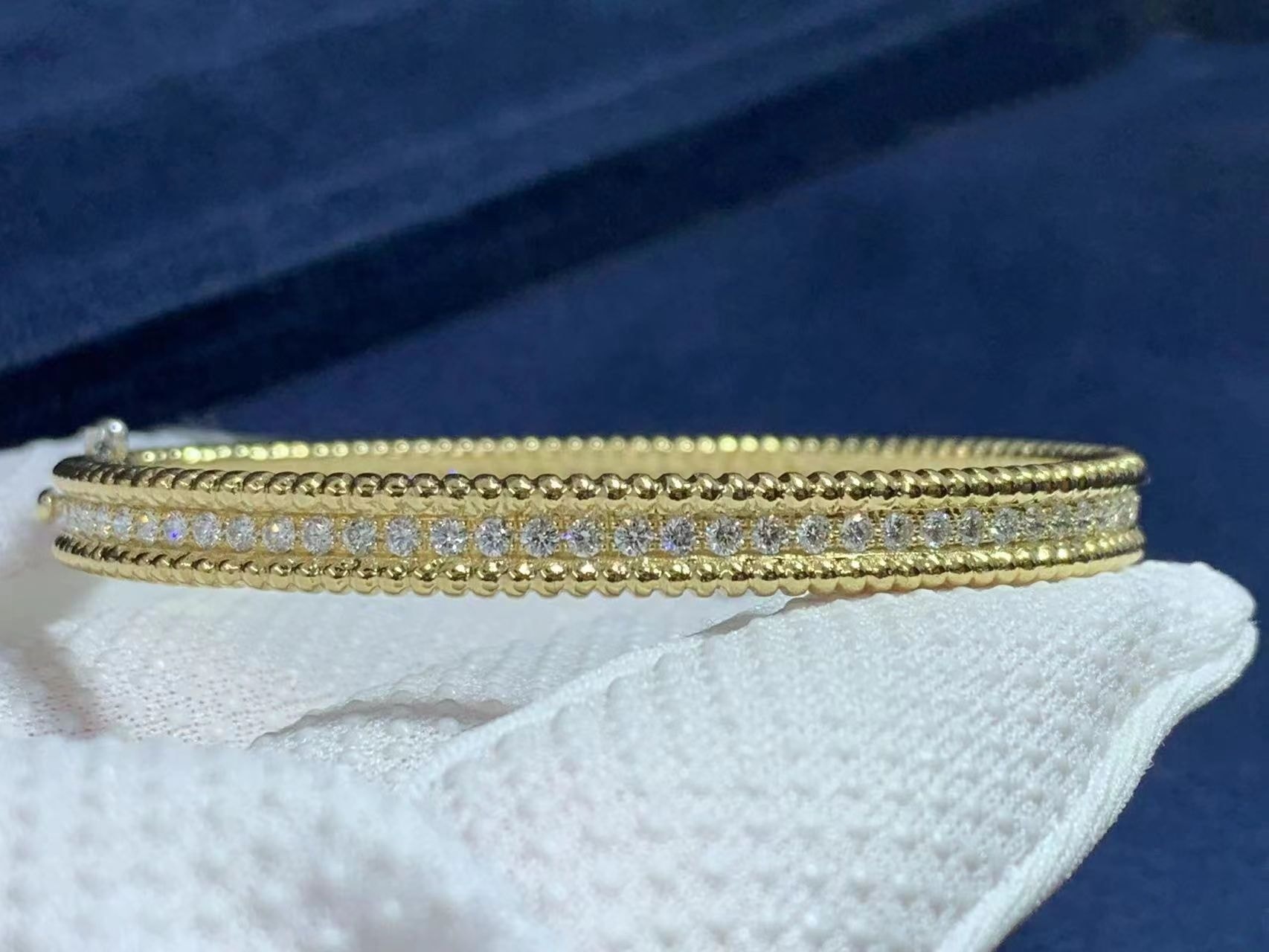 van cleef arpels perlee diamonds 1 row 18k yellow gold bangle bracelet vcarp27b00 4