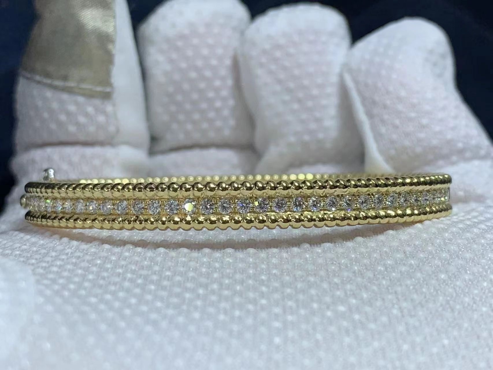 van cleef arpels perlee diamonds 1 row 18k yellow gold bangle bracelet vcarp27b00 5