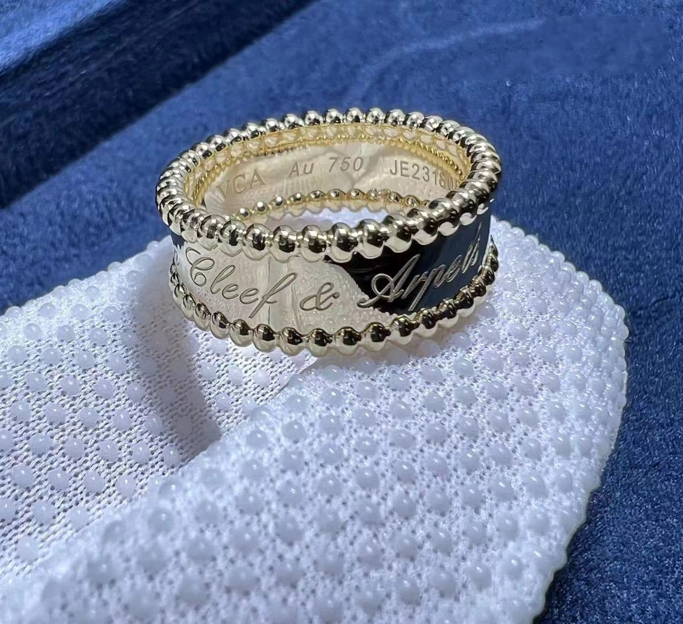 van cleef arpels perlee signature pure 18k yellow gold ring vcaro3y600 4