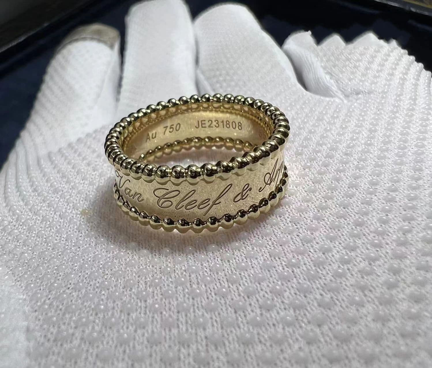 van cleef arpels perlee signature pure 18k yellow gold ring vcaro3y600 5
