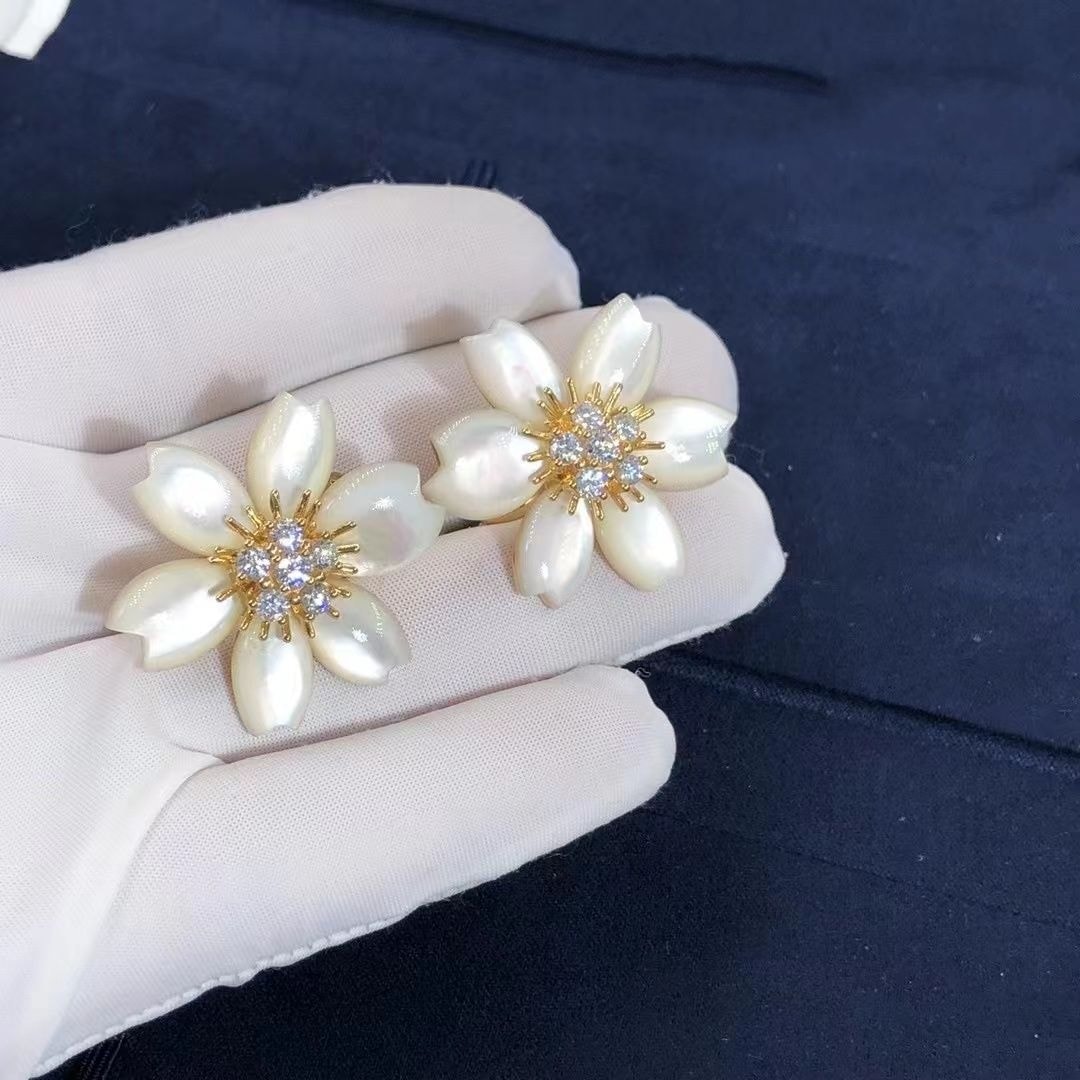 van cleef arpels rose de noel 18k yellow gold mother of pearl diamond flower earrings 5