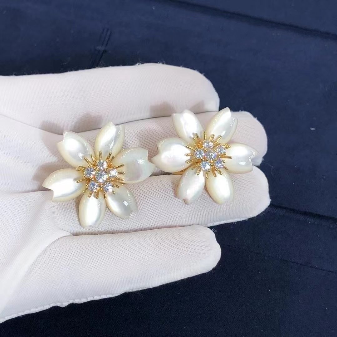 van cleef arpels rose de noel 18k yellow gold mother of pearl diamond flower earrings 6