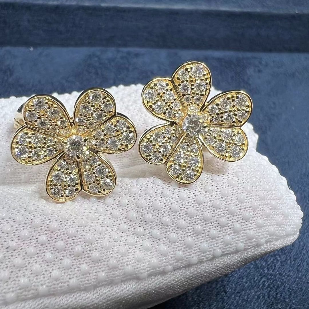 van cleef arpels small model frivole 18k yellow gold diamond earrings vcarp0j900