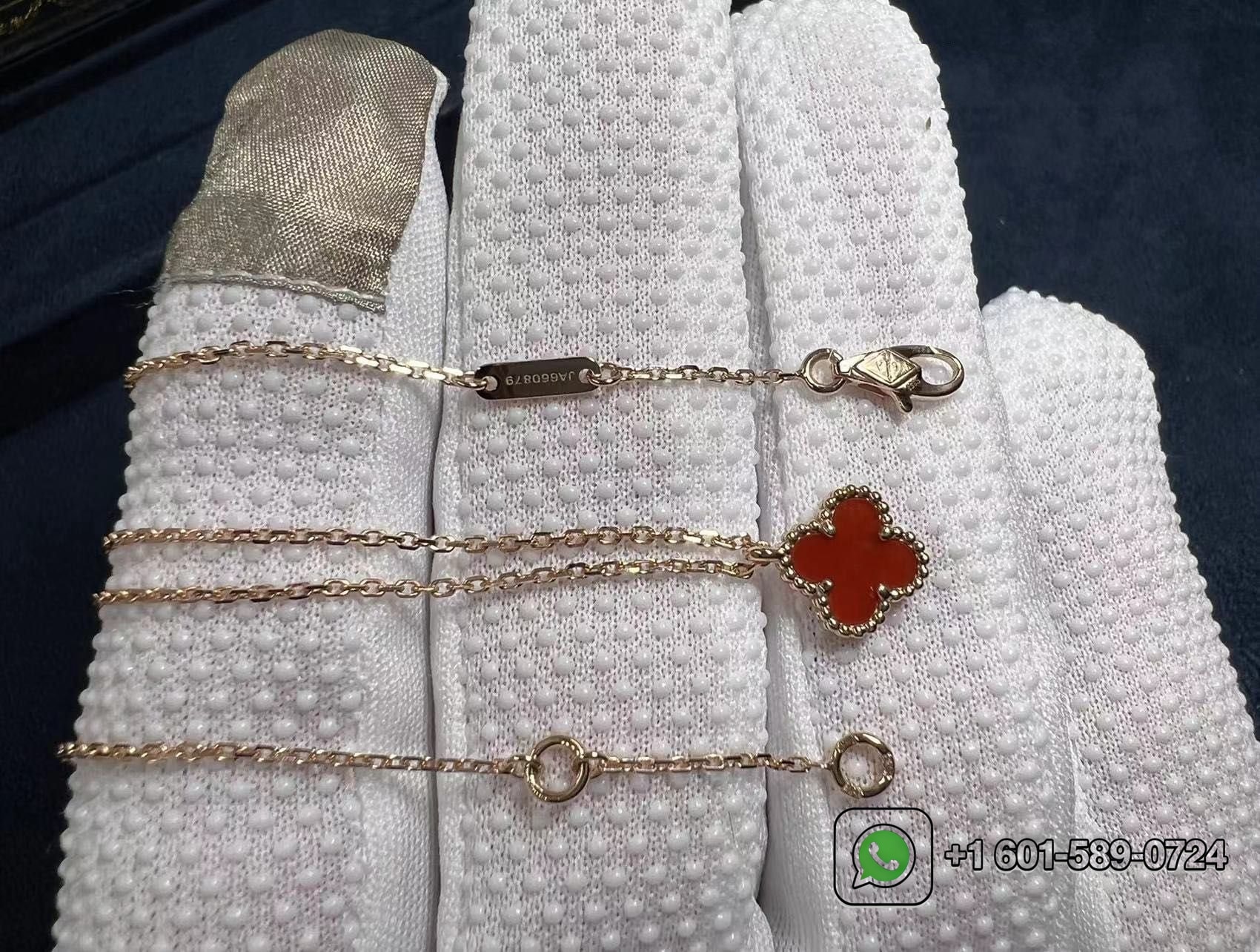 van cleef arpels sweet alhambra pendant 18k rose gold carnelian – vcarn59m00 1 (1)
