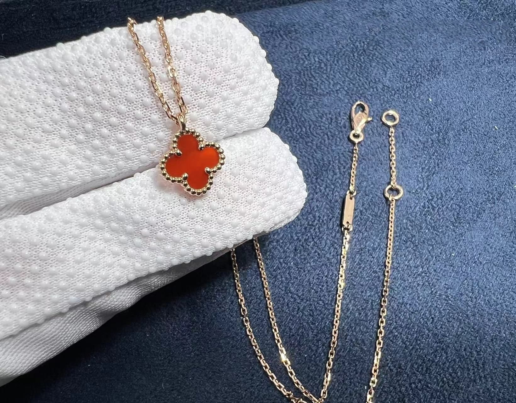 van cleef arpels sweet alhambra pendant 18k rose gold carnelian – vcarn59m00 4