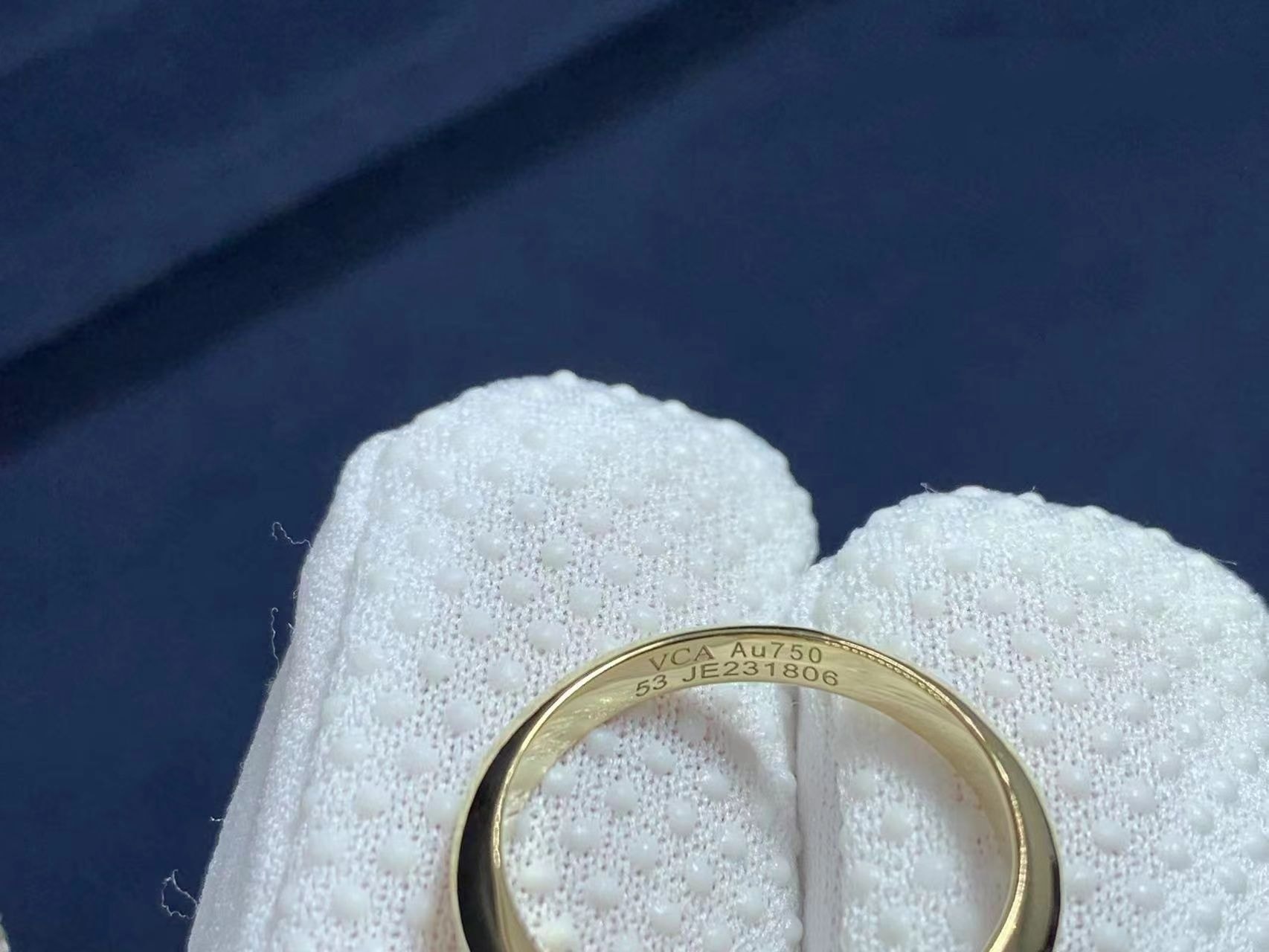 van cleef arpels two butterfly 18k yellow diamond gold ring vcarp3dq00 1