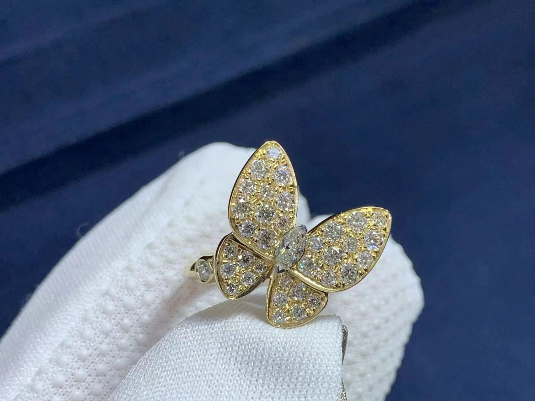 van cleef arpels two butterfly 18k yellow diamond gold ring vcarp3dq00 2