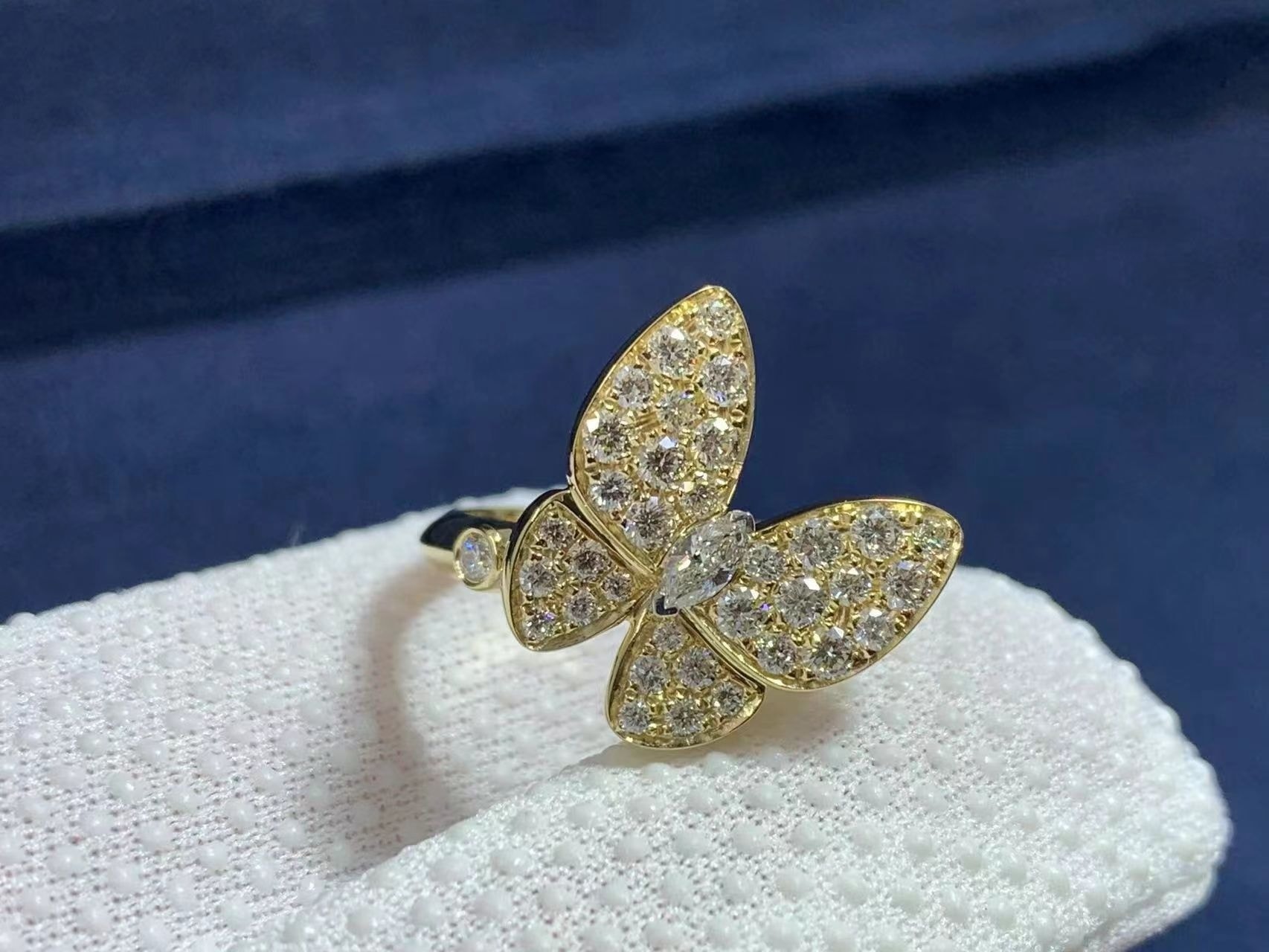 van cleef arpels two butterfly 18k yellow diamond gold ring vcarp3dq00 3