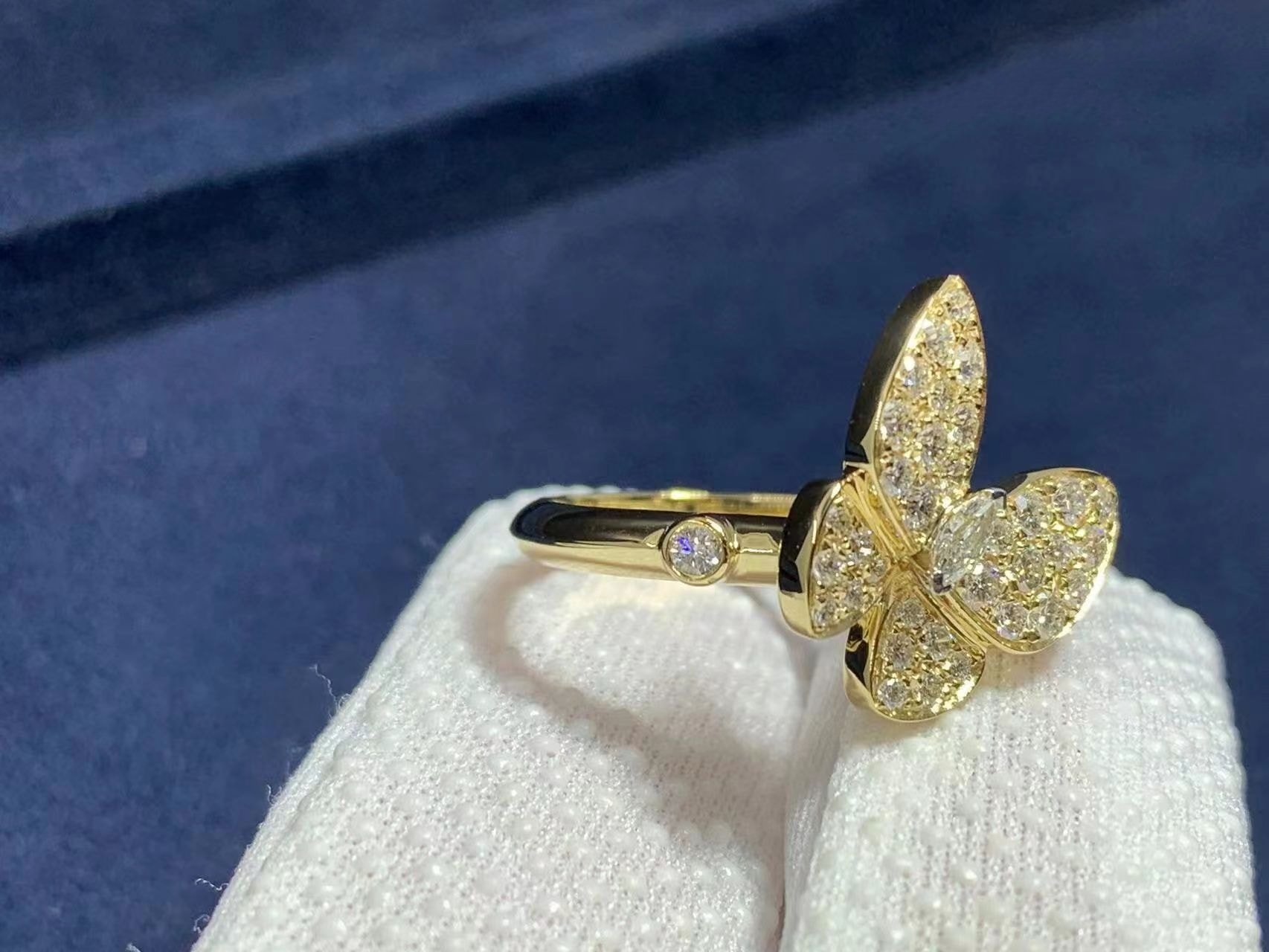 van cleef arpels two butterfly 18k yellow diamond gold ring vcarp3dq00 4