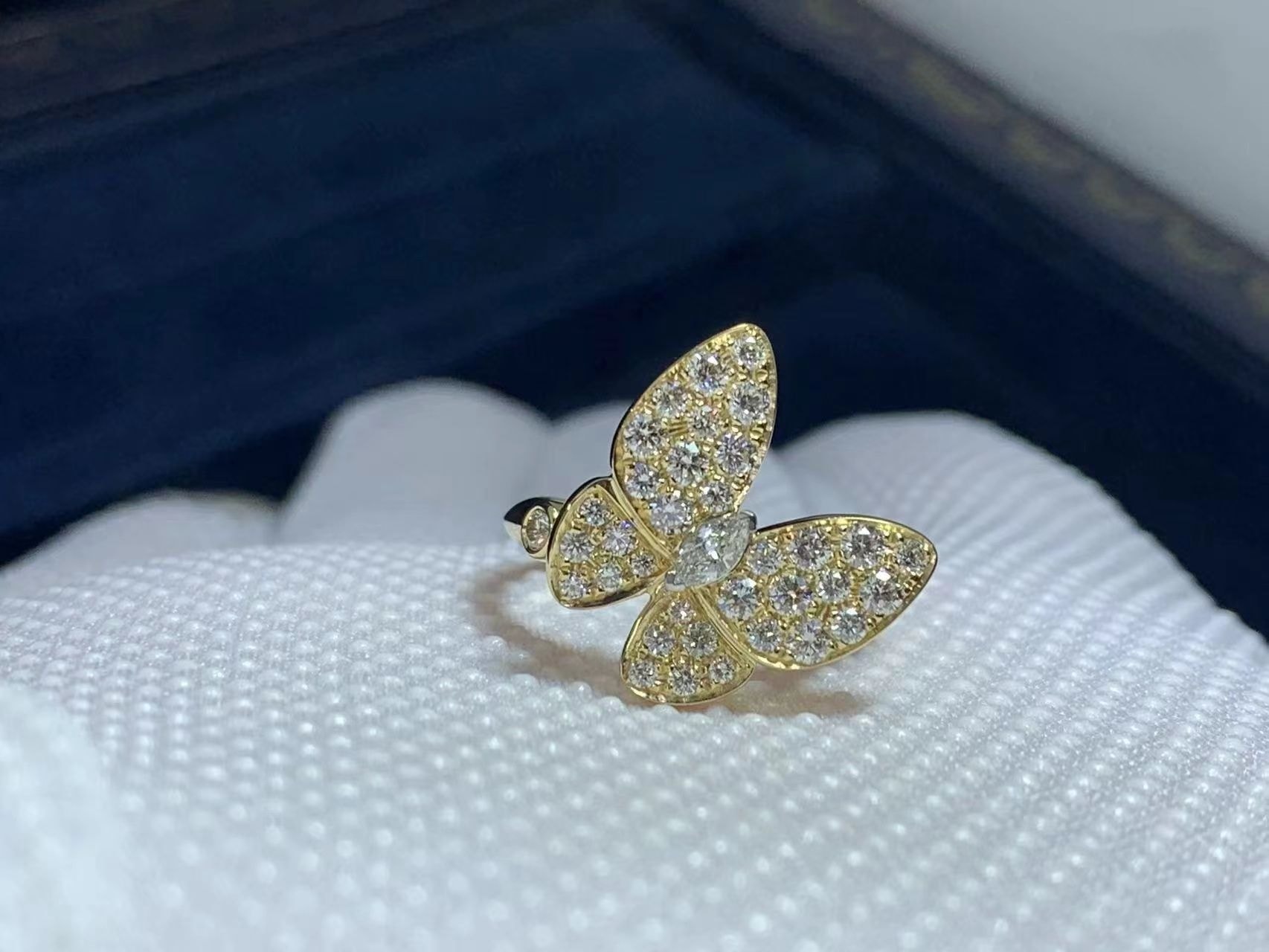 van cleef arpels two butterfly 18k yellow diamond gold ring vcarp3dq00 7