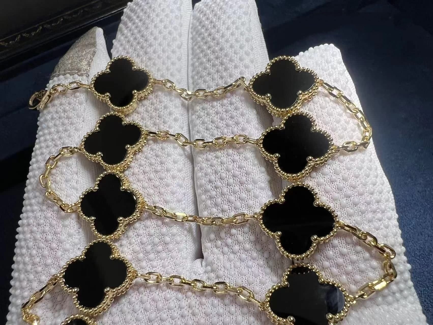 van cleef arpels vintage alhambra 10 motif onyx 18k yellow gold necklace vcara42700 1