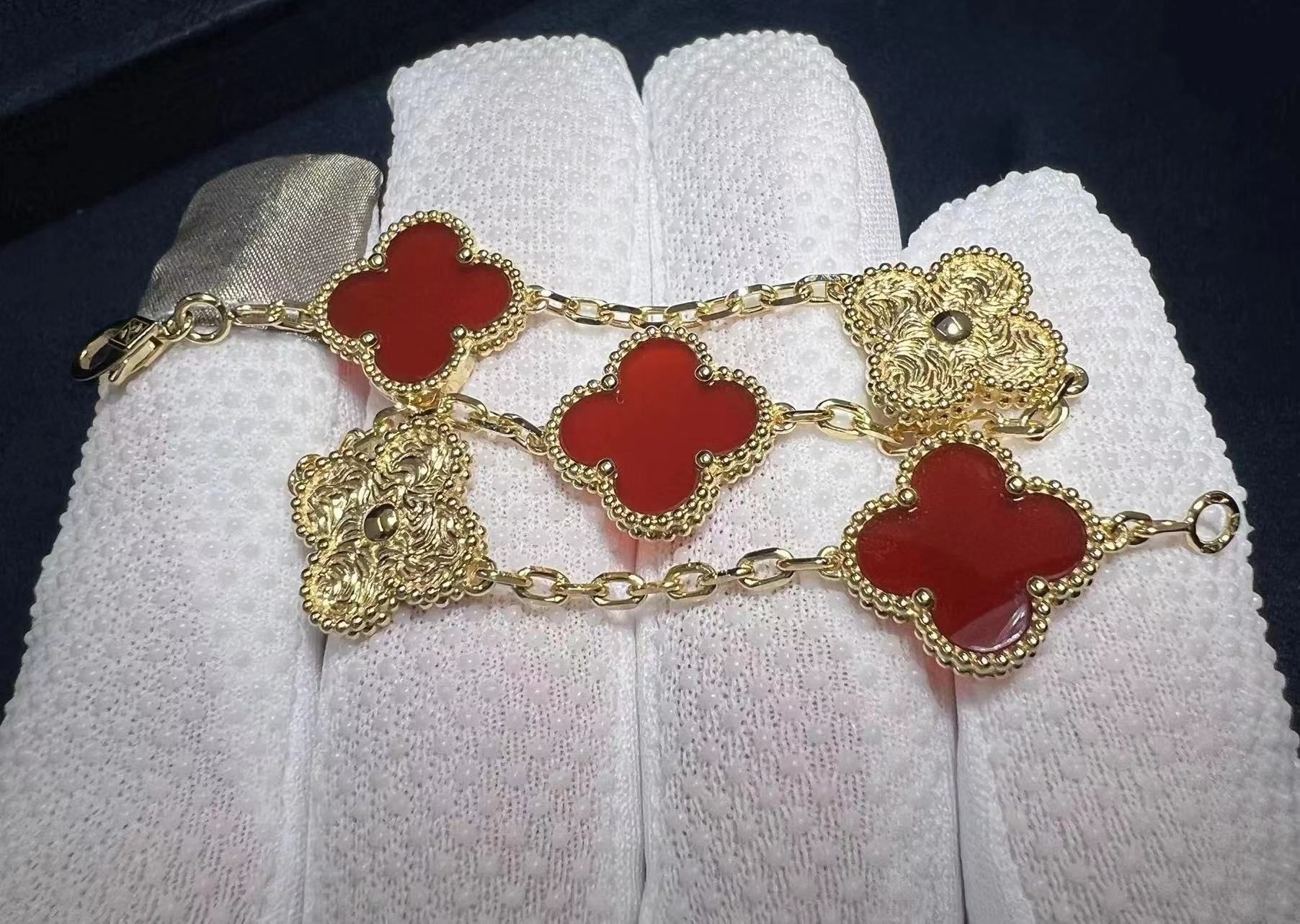 van cleef arpels vintage alhambra 18k yellow gold and carnelian 5 motif bracelet 2