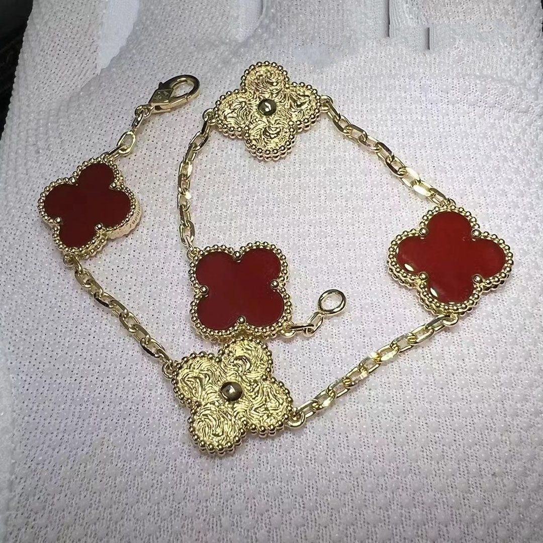 van cleef arpels vintage alhambra 18k yellow gold and carnelian 5 motif bracelet