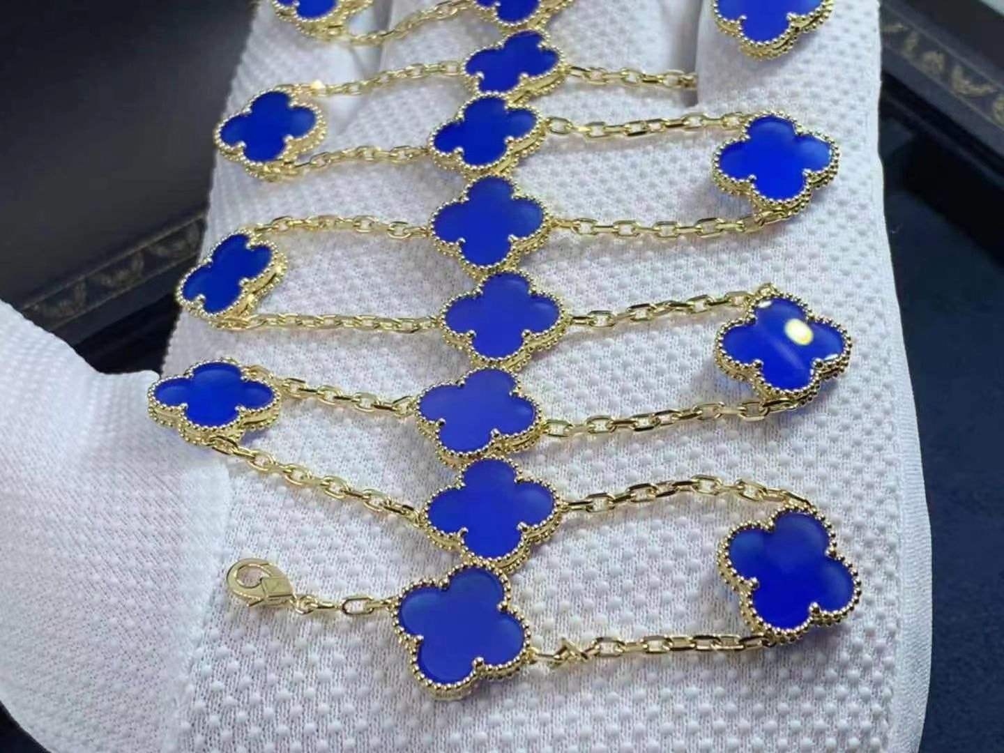 van cleef arpels vintage alhambra blue agate 18k yellow gold 20 motif long necklace vcarp7rn00 3
