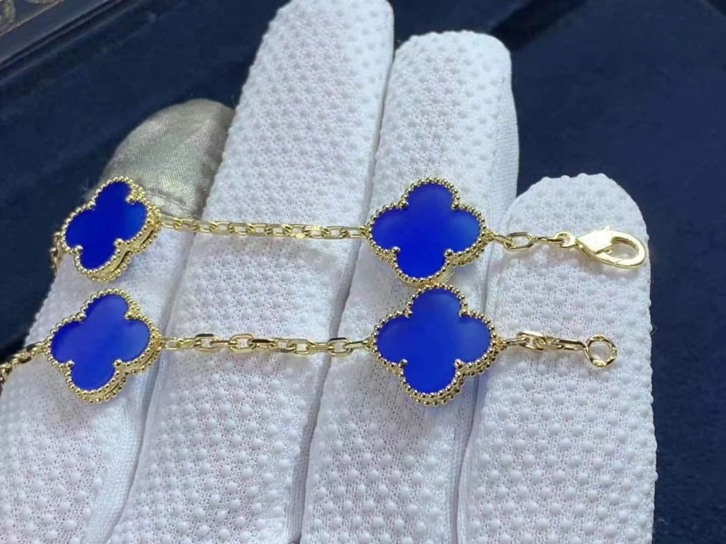 van cleef arpels vintage alhambra blue agate 18k yellow gold 20 motif long necklace vcarp7rn00 4