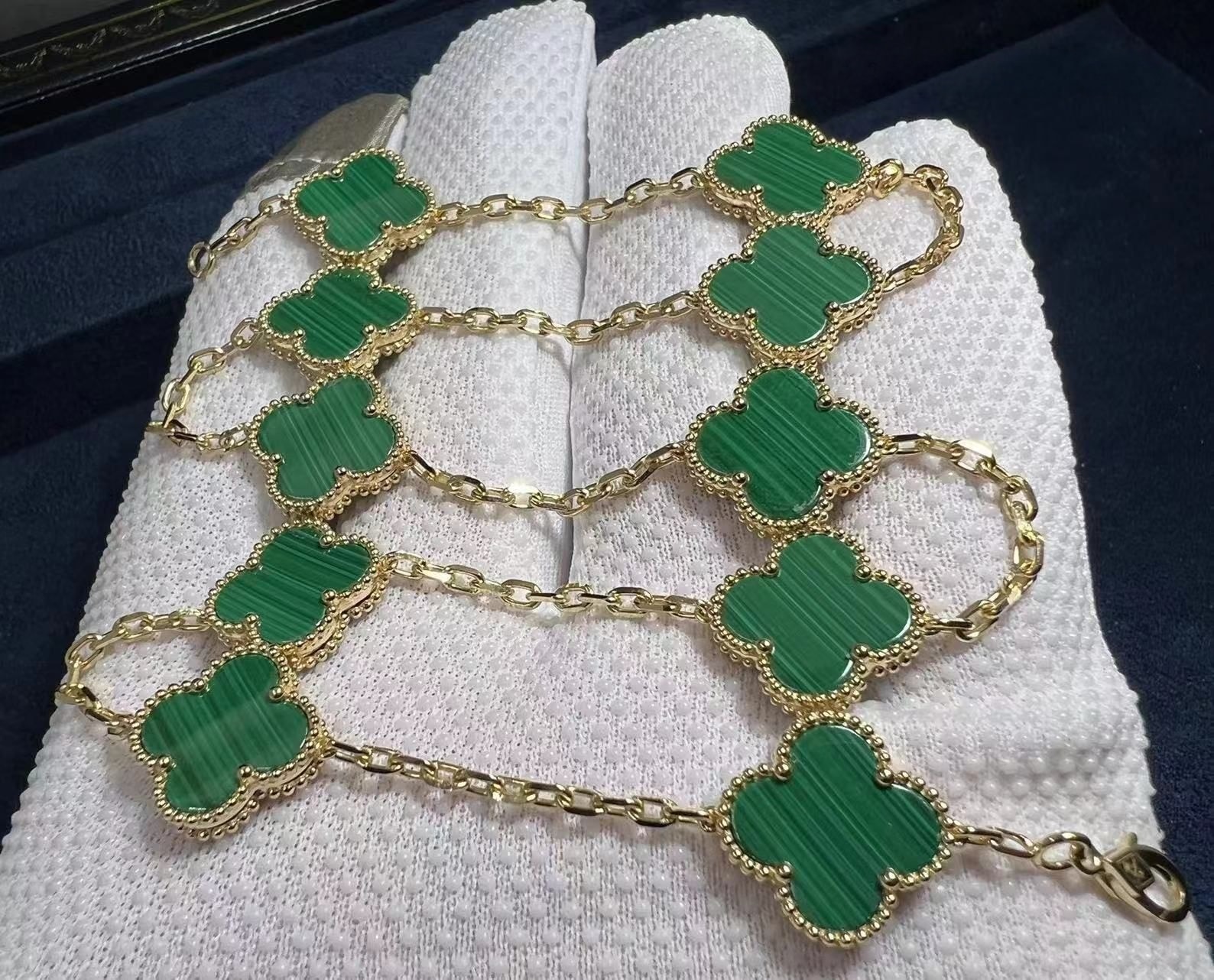 van cleef arpels vintage alhambra malachite 10 motif 18k yellow gold necklace vcaro3qj00 2