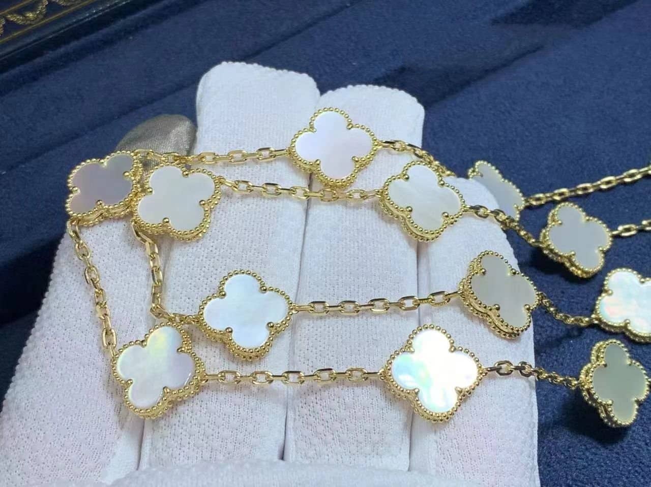 van cleef arpels vintage alhambra mother of pearl 20 motif 18k yellow gold necklace vcara42100 3