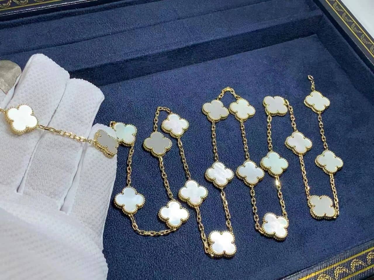 van cleef arpels vintage alhambra mother of pearl 20 motif 18k yellow gold necklace vcara42100 4