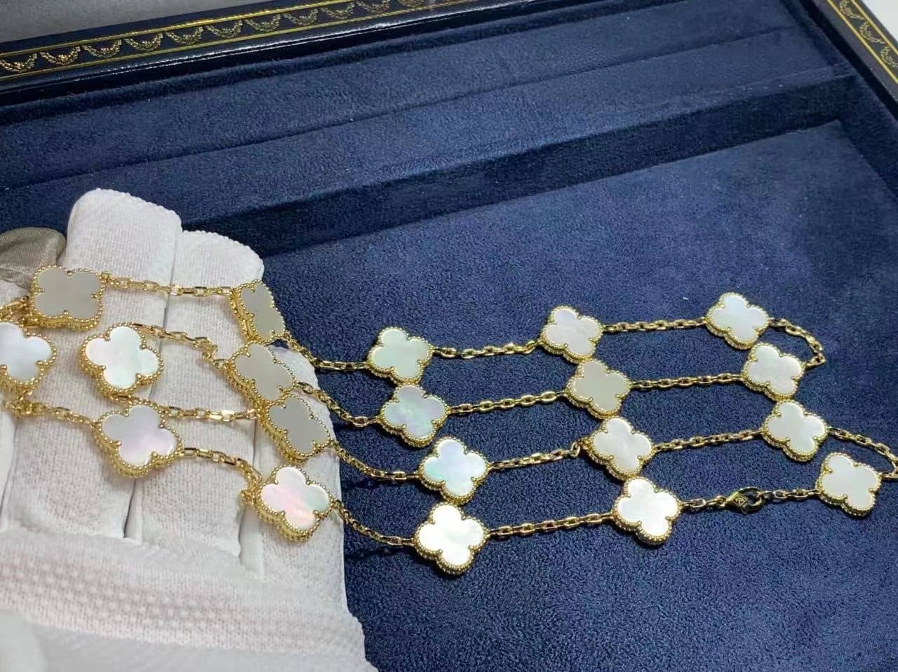 van cleef arpels vintage alhambra mother of pearl 20 motif 18k yellow gold necklace vcara42100 5