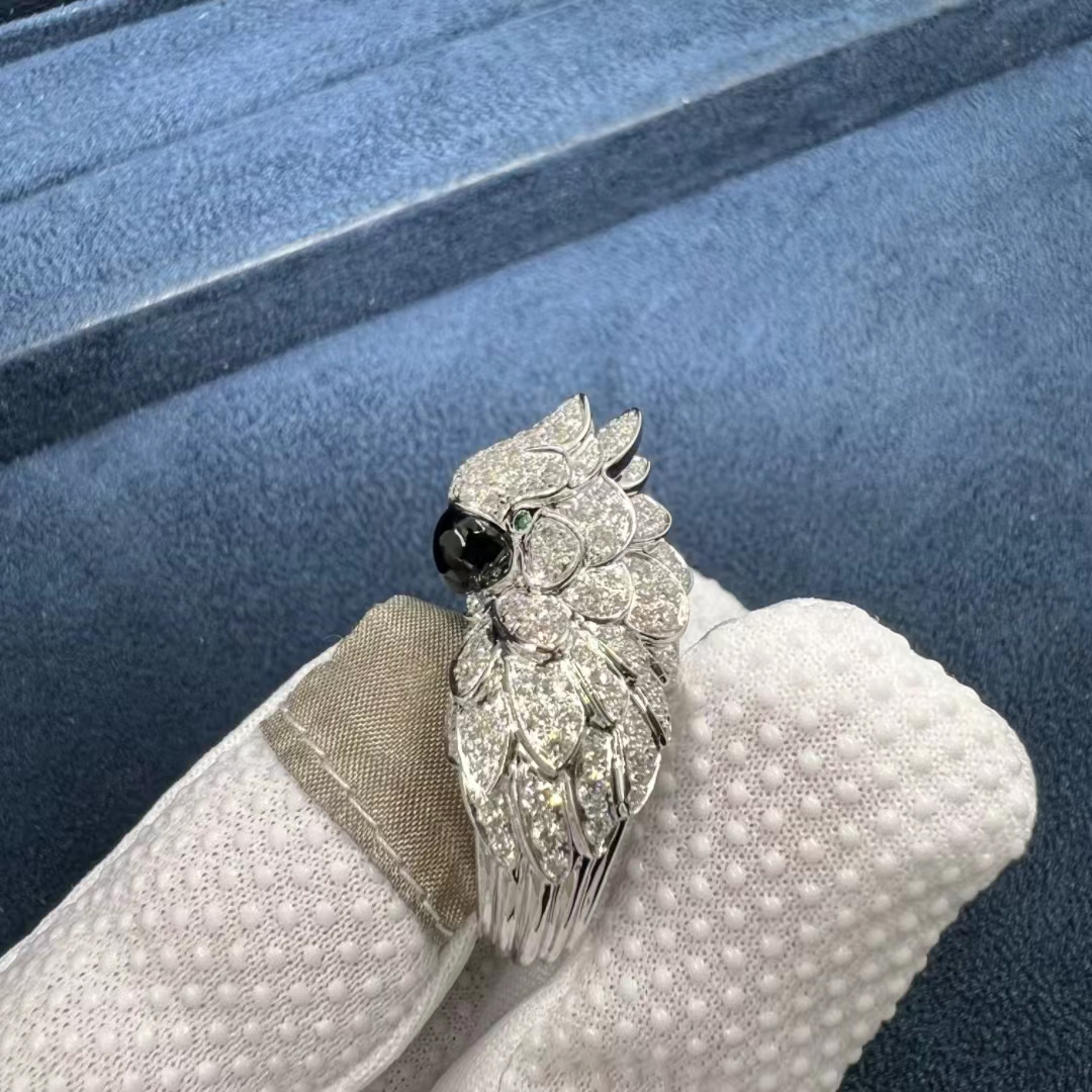 fst0jn2wdl2 Cartier Les Oiseaux Libérés 18k White Gold Emearls and Diamonds Parrot Ring H4312100 - High Quality 18k Gold and Diamond Luxury Distinctive Collection Designer Jewelry Customized Factory Price - Image 5