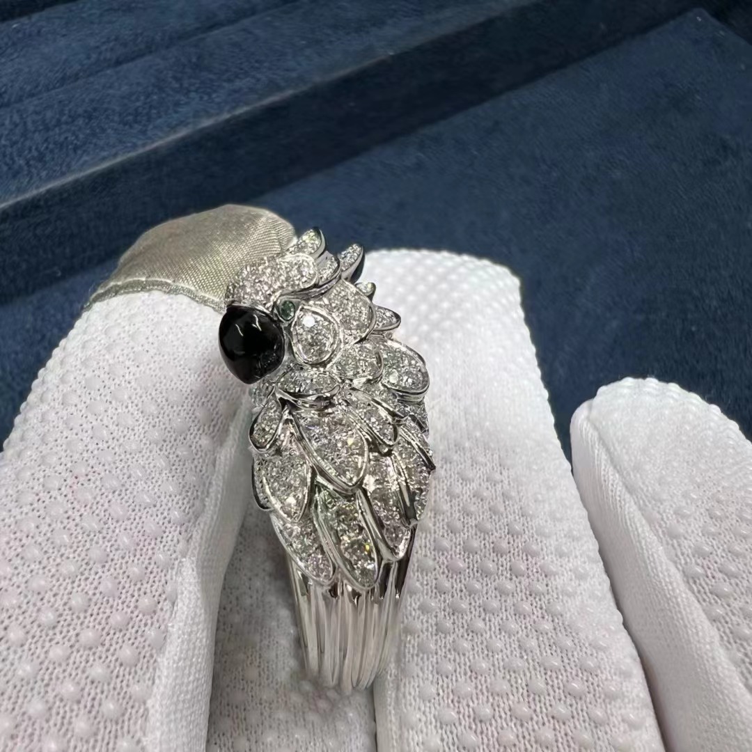 jb12fdnkme5 Cartier Les Oiseaux Libérés 18k White Gold Emearls and Diamonds Parrot Ring H4312100 - High Quality 18k Gold and Diamond Luxury Distinctive Collection Designer Jewelry Customized Factory Price - Image 9