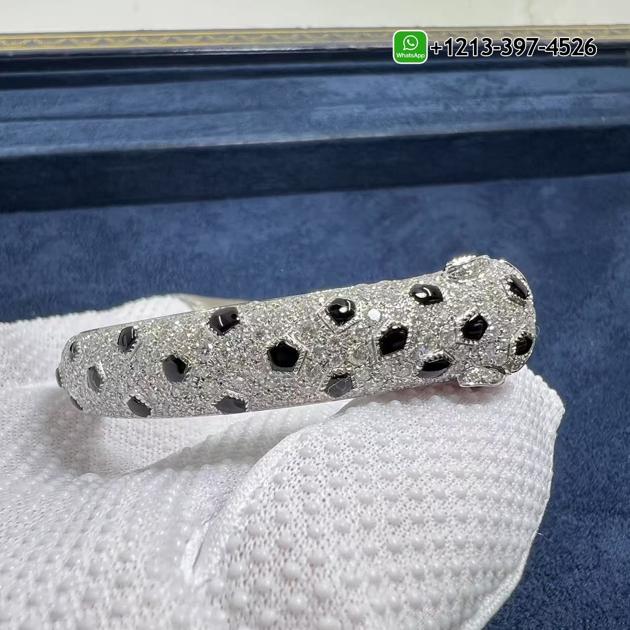 kr45f22jyc1 Cartier Panthere De Cartier Full Pave Diamond Emeralds Onyx 18k White Gold Bracelet For Sale - High Quality 18k Gold and Diamond Luxury Distinctive Collection Designer Jewelry Customized Factory Price - Image 8